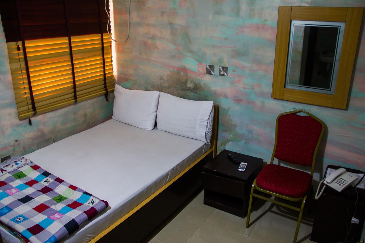 Glasshouse Hotel And Suites Egba Eksteriør billede